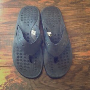 Men’s Oakley sz 12 black flip flops
